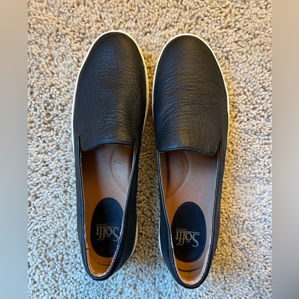 Sofft Women's Black Slip-On Sneakers